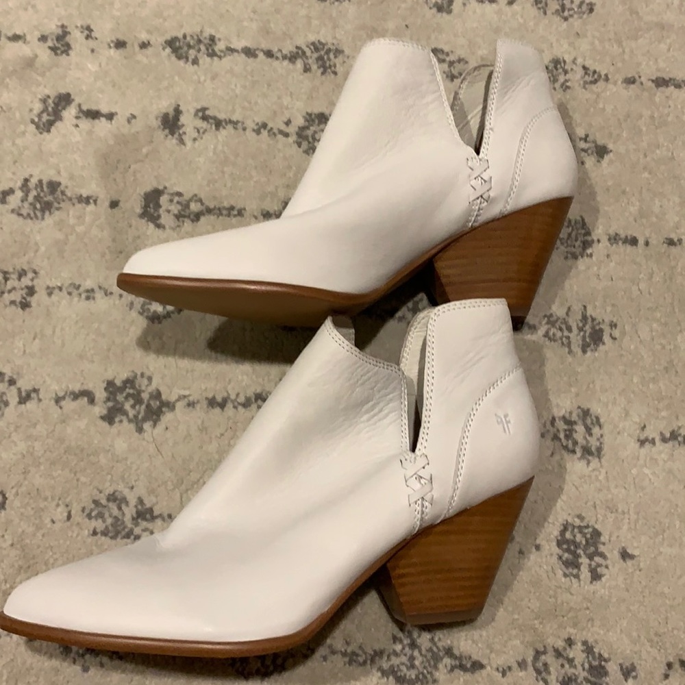 White Frye boots size 9.5 never worn